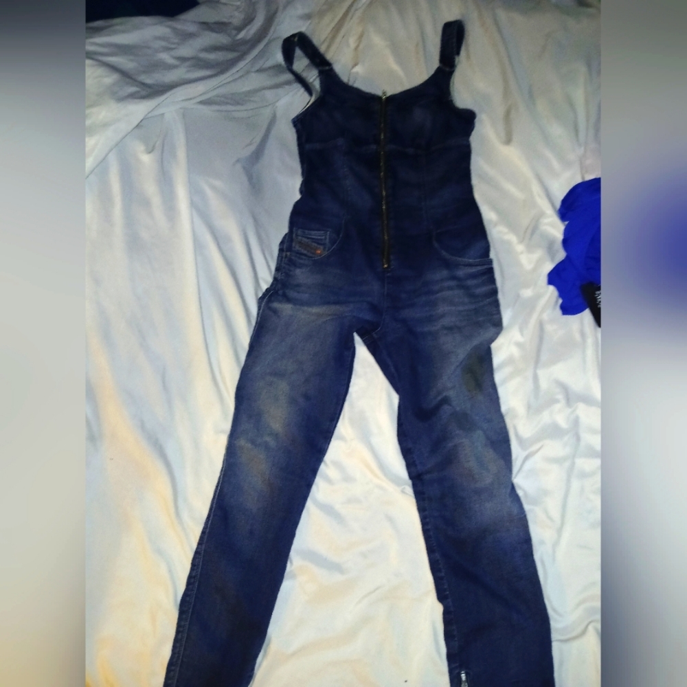 Diesel Jean jump suit. You wear it as is no shirt under.  It zips at ankle